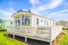 Big Skies Platinum Plus Holiday Home with Wifi, Netflix, Dishwasher, Decking